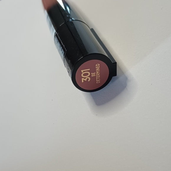 L'Oreal Brilliant Signature Shiny Lip Stain Lipstick, 301 Be Determined - Picture 5 of 8